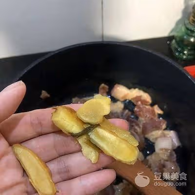 能吃兩碗飯的下飯菜:酸菜燜豬肉