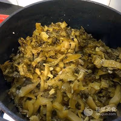 能吃兩碗飯的下飯菜:酸菜燜豬肉