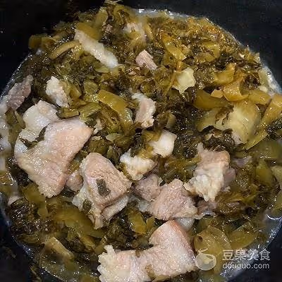 能吃兩碗飯的下飯菜:酸菜燜豬肉