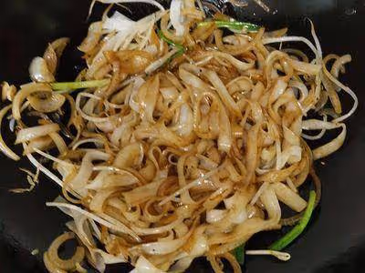 老廣的味道:干炒牛河簡約而不簡單,肉嫩芽爽粉焦香超好吃!