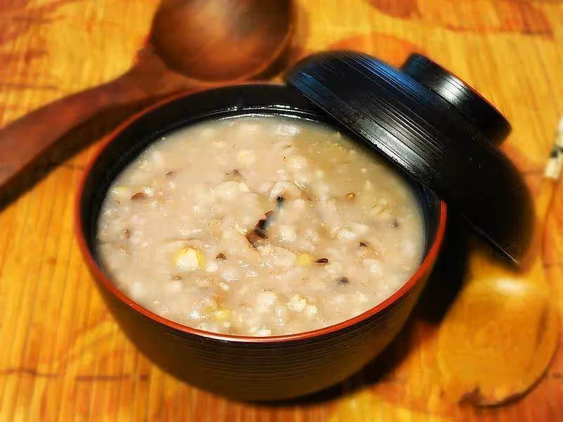 美食精選:黑米大麥小麥粥,辣炒紅薯苗,香芹醬香乾,鍋巴牛肉
