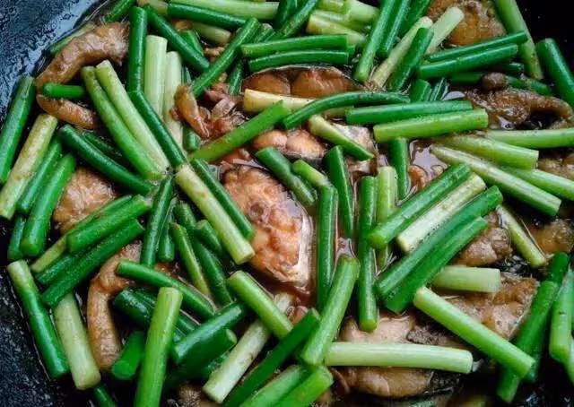 美食精選:重慶芋兒雞,蒜苔燒鮁魚,酸湯肥牛,糟煨冬筍