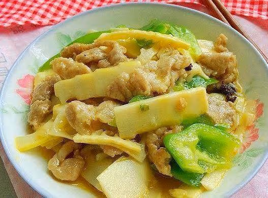 美食精選:豆角小燉肉,海帶雞蛋卷,焗烤堅果牛油果,雷筍炒肉片