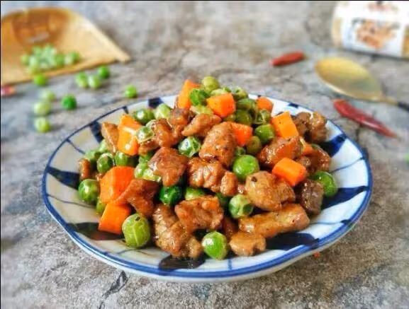 美食精選:紅燒雞塊,豌豆牛肉粒,番茄燉土豆胡蘿蔔