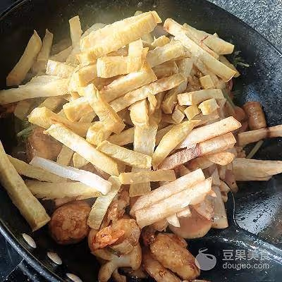 麻辣你的雞翅魷魚蝦香鍋
