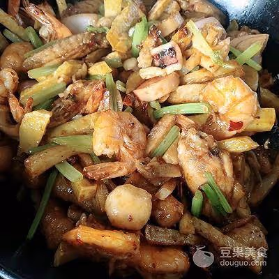 麻辣你的雞翅魷魚蝦香鍋