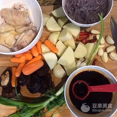 雞腿雞翅香菇粉條煲