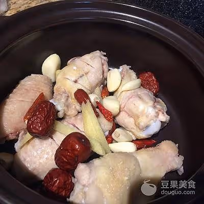 雞腿雞翅香菇粉條煲