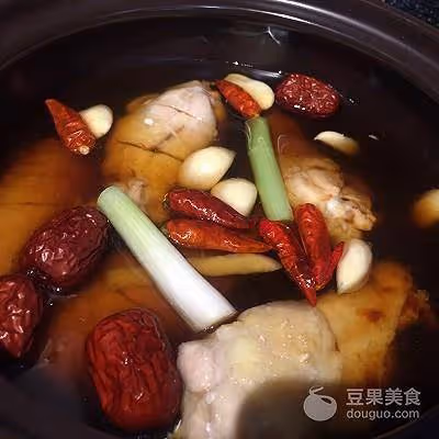 雞腿雞翅香菇粉條煲