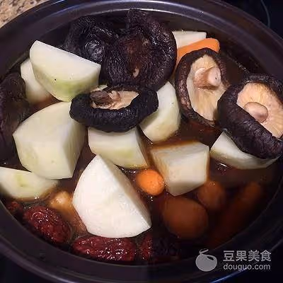 雞腿雞翅香菇粉條煲