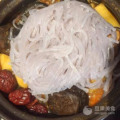 雞腿雞翅香菇粉條煲