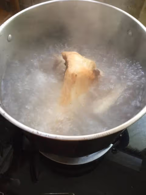 餐桌上來一道燙菜,那必須得是牛骨羅宋湯,味道鮮美營養豐富