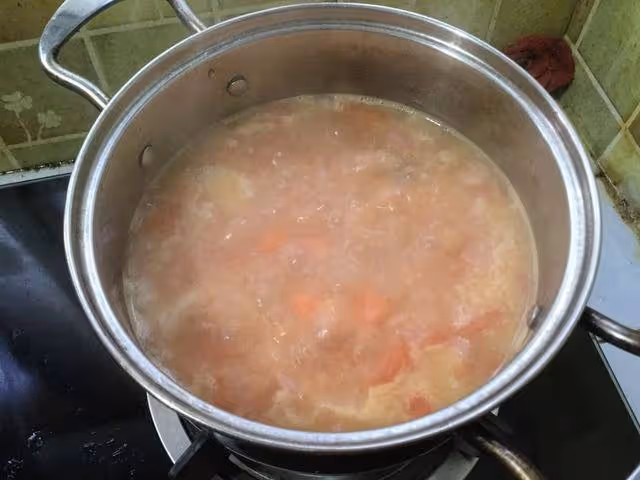 餐桌上來一道燙菜,那必須得是牛骨羅宋湯,味道鮮美營養豐富