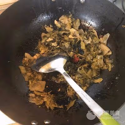 酸菜燉豬蹄的做法