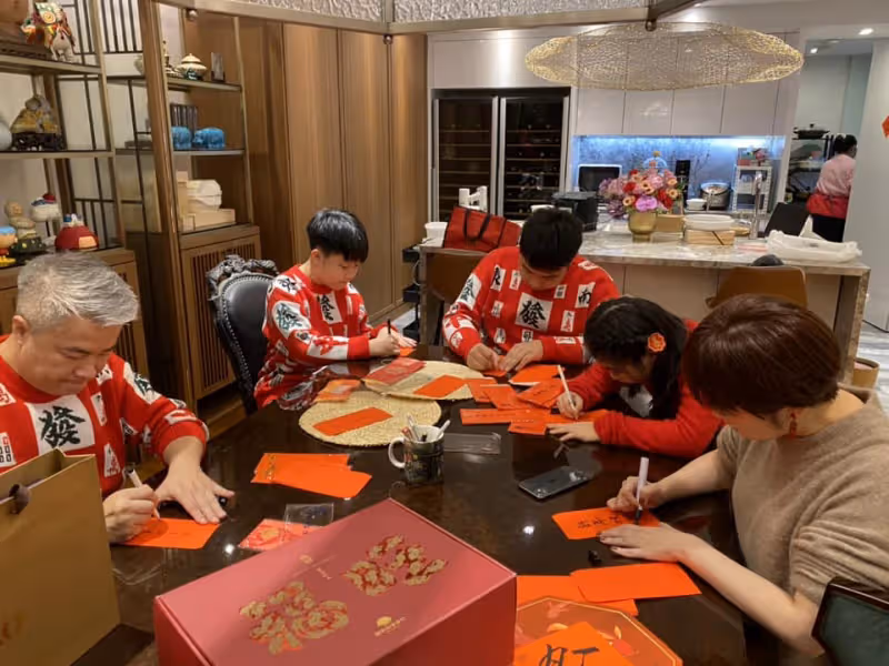 婆婆80大壽在除夕!郁方「換一種方式祝壽」親手寫祝福 為長輩添壽「見這一幕」心疼哭了