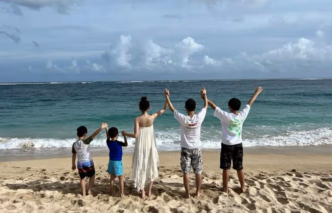 陳若儀曬全家福,疑仍在巴厘島度假,林志穎弟弟全家陪媽媽過春節
