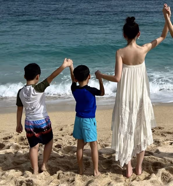 陳若儀曬全家福,疑仍在巴厘島度假,林志穎弟弟全家陪媽媽過春節