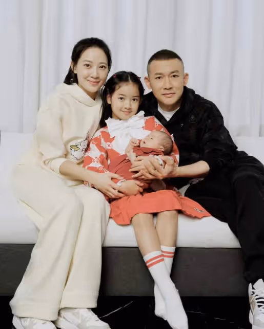 兩個兔寶寶長相首曝光!聶遠小9歲嬌妻生二胎,鄭嘉穎三胎似混血