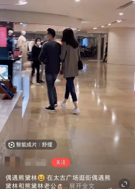 熊黛林老公曬全家福，雙胞胎女兒長得不一樣，她法令紋搶鏡顯疲憊