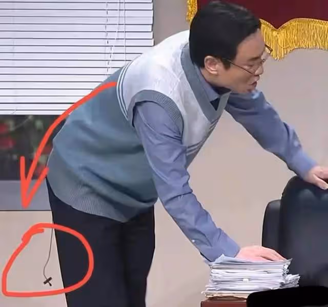 沈騰春晚臨場改詞，艾倫冷場1秒鐘，沈騰直播時道歉，馬麗習慣了