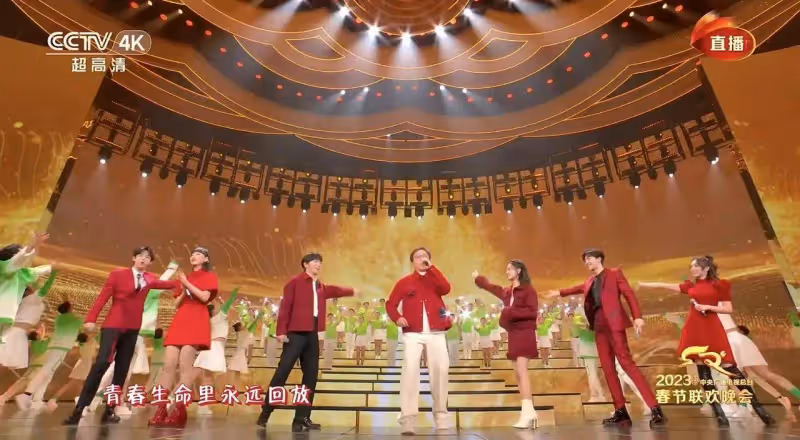 成龍:過年不問女兒及老家親戚,卻給房祖名發大紅包,被指不仁義