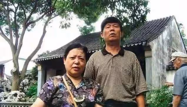 成龍:過年不問女兒及老家親戚,卻給房祖名發大紅包,被指不仁義