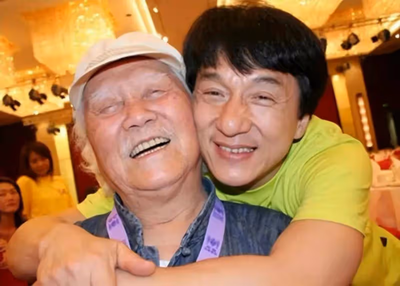 成龍:過年不問女兒及老家親戚,卻給房祖名發大紅包,被指不仁義
