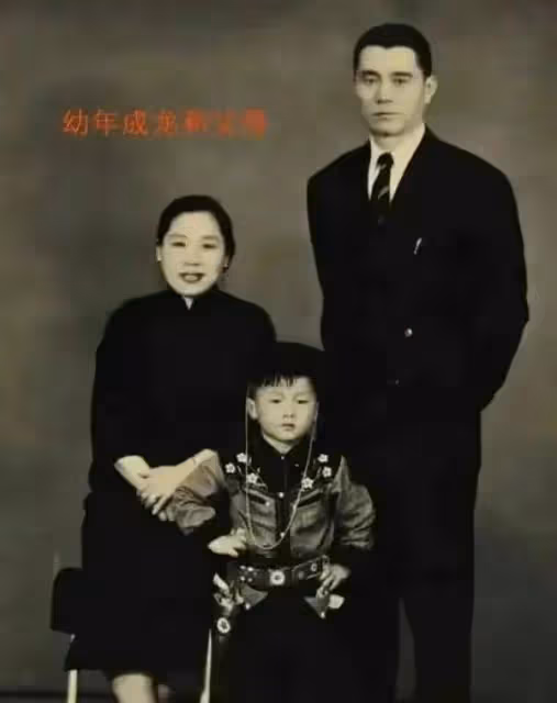 成龍:過年不問女兒及老家親戚,卻給房祖名發大紅包,被指不仁義