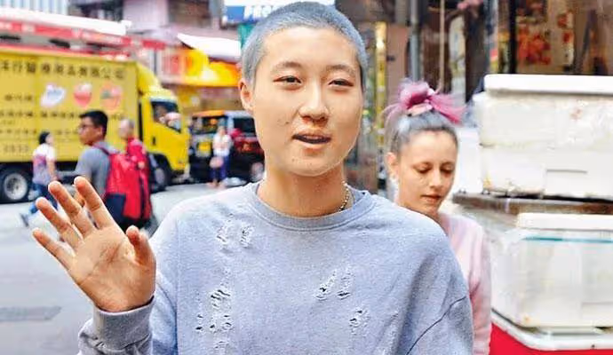 成龍:過年不問女兒及老家親戚,卻給房祖名發大紅包,被指不仁義