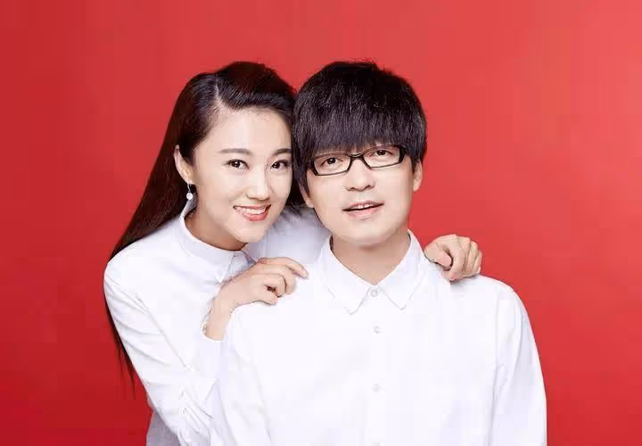 王小瑋曬餃子,刻意把婚紗照打馬賽克,疑對王小海徹底失望不復合