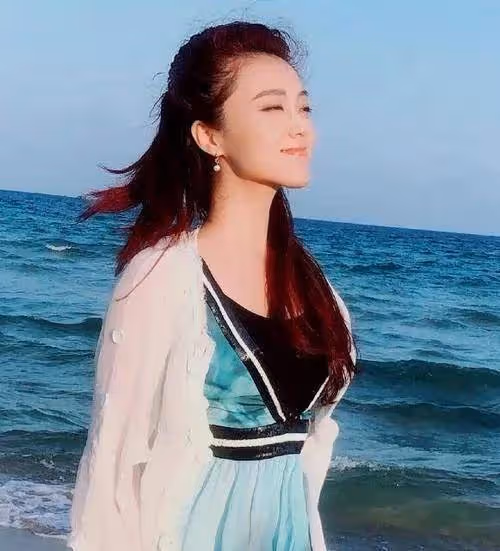 王小瑋曬餃子,刻意把婚紗照打馬賽克,疑對王小海徹底失望不復合