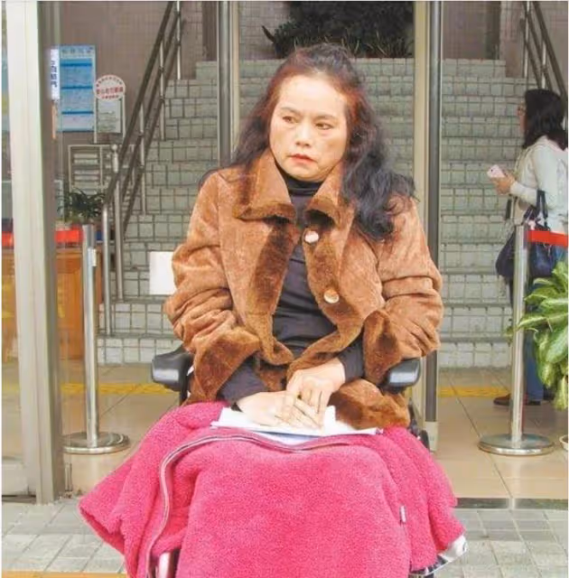 堅強坐輪椅40年,62歲歌后李珮菁突發文「想要結束一切」警方趕到急送醫,淚嘆:她的生活一地雞毛!