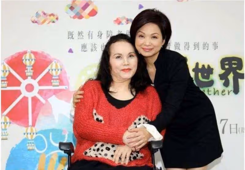 堅強坐輪椅40年,62歲歌后李珮菁突發文「想要結束一切」警方趕到急送醫,淚嘆:她的生活一地雞毛!