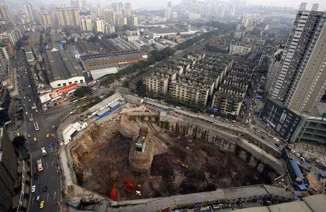 「執拗」釘子戶，叫價8000萬賠償，遲遲不妥協，結果卻大快人心