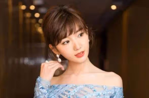 出生被父親丟垃圾桶!媽媽撿回辛苦養大 成名後父親忙現身「開口要6000萬贍養費」