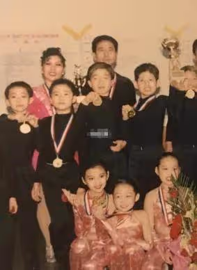 出生被父親丟垃圾桶!媽媽撿回辛苦養大 成名後父親忙現身「開口要6000萬贍養費」