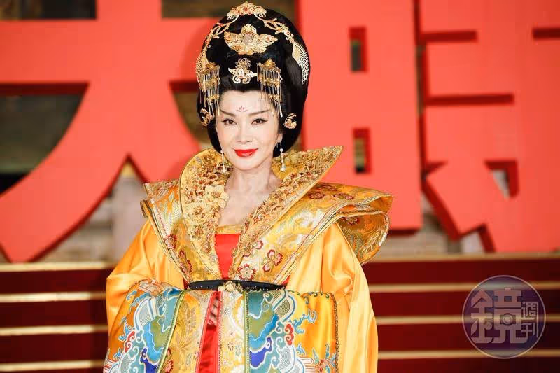 62歲陳美鳳PO素顏沒修圖近照，粉絲愣住「顏值跟年紀差太多了吧」親公開凍齡秘訣：真的有「防腐劑」