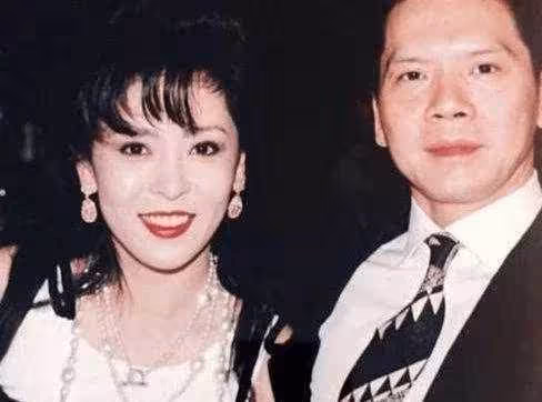 魯豫問向華強:圈內明星妳請不動哪個?向華強說出名字後現場啞然