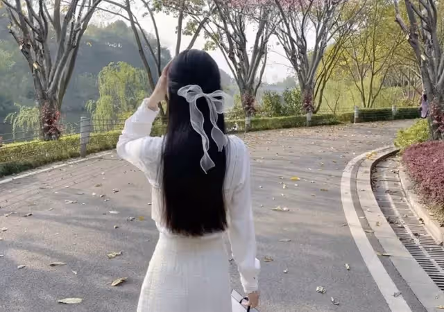 老公嫌我給婆婆2500紅包太少,直接把我丟在高速公路上,正合我意