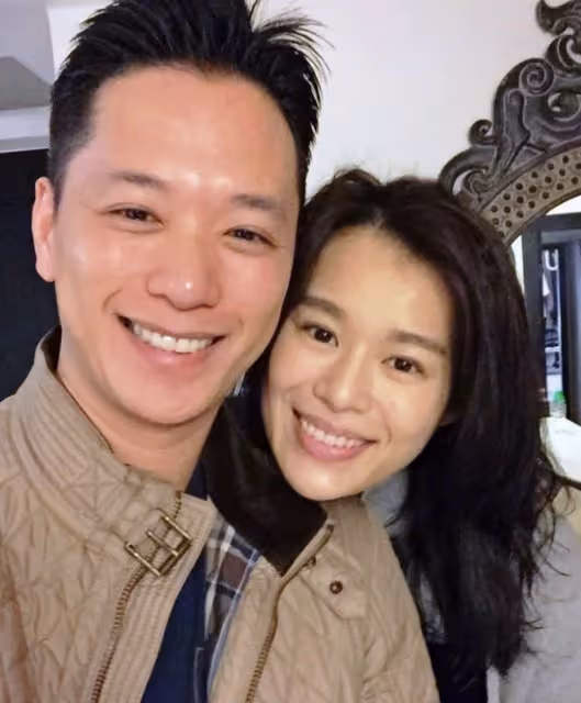 胡杏兒夫婦春節給兒子們發紅包,母子四人穿唐裝,牽手逛街好拉風