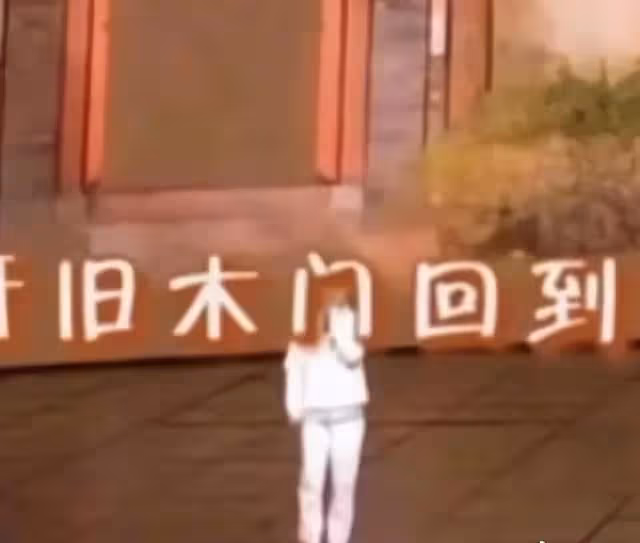 央視春晚名場面:鄧超動若脫兔,沈騰忘詞即興發揮,周深被門夾