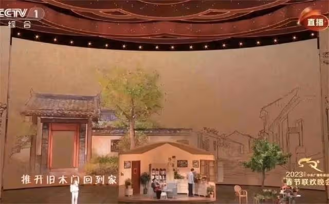 央視春晚名場面:鄧超動若脫兔,沈騰忘詞即興發揮,周深被門夾