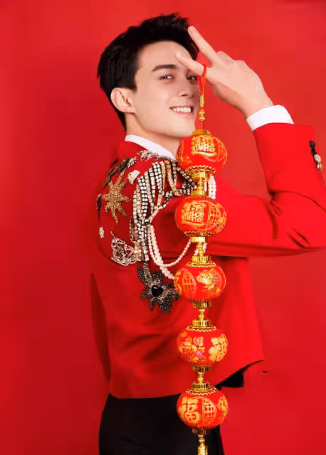 央視春晚男星狀態:吳磊揮動玩偶如招財貓,蘇有朋鞋子厚重太憨