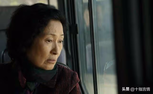 岳母拿存款去女婿家養老,直言沒給兒子一分錢,女婿:我不缺錢!
