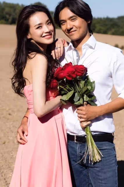 馮德倫春節曬夫妻合影秀恩愛,46歲舒淇秀髮毛糙,好多白髮太真實