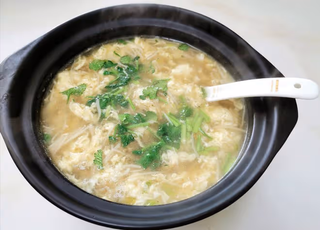 金針菇蛋湯，味道鮮美，可作為減肥餐