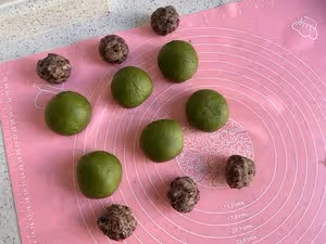抹茶紅豆沙小麵包