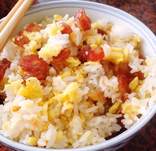 快手銷魂臘腸雞蛋炒飯