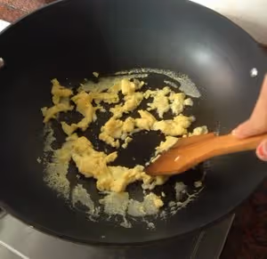 快手銷魂臘腸雞蛋炒飯