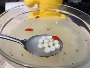 秋天來一碗熱乎乎的雞頭米呀🥣～